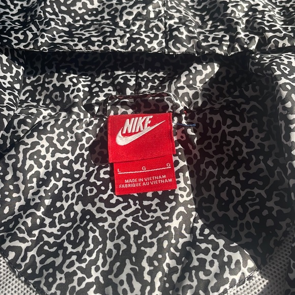 Nike Womens Windbreaker Zip Up Jacket - Picture 3 of 3